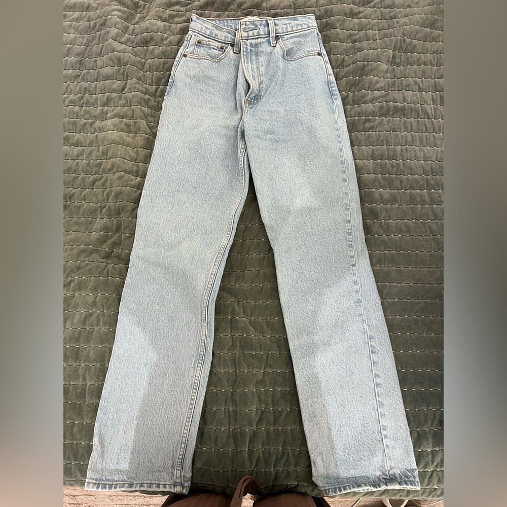 Abercrombie & Fitch Women’s Light Wash Jeans